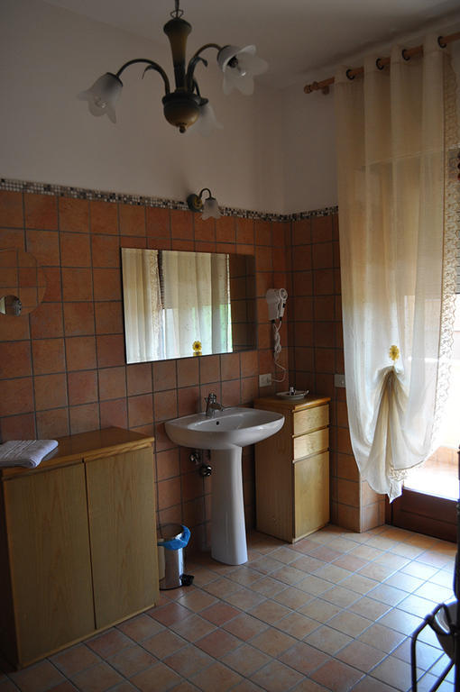 L' Aia Antica Bed and Breakfast Veroli Δωμάτιο φωτογραφία